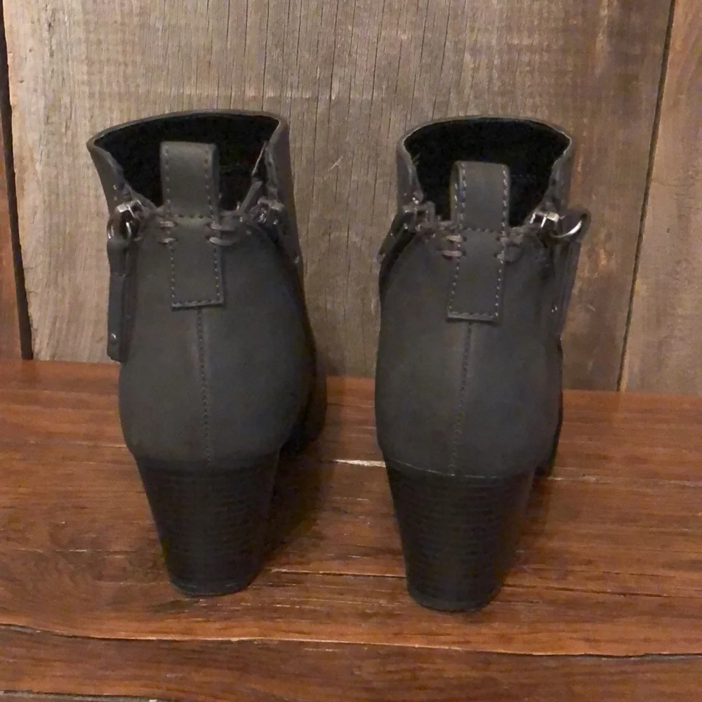 Express Faux Leather Ankle Bootie in Dark Gray Size 9 Women’s